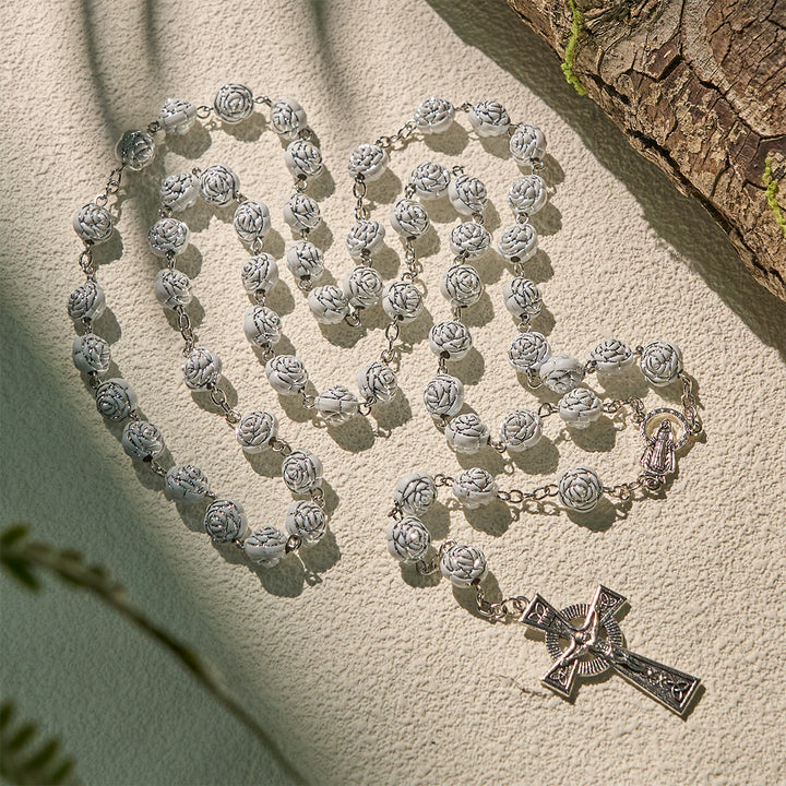 Christianartworkshop Zarte weiße Rosen, Andachtsperlen, Rosenkranz und Armbänder mit der Jungfrau Maria - image 4