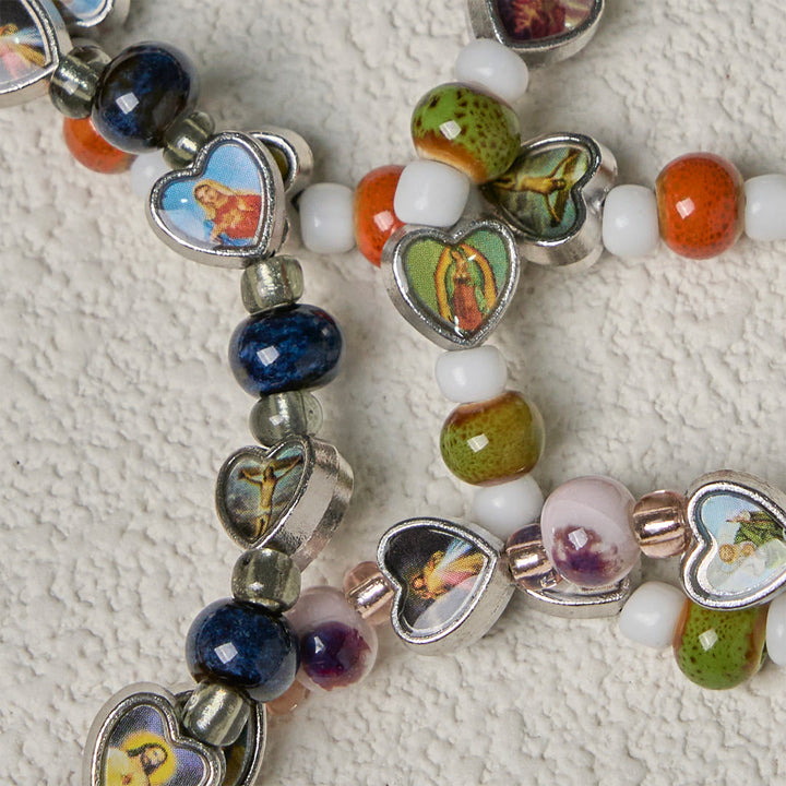 Christianartworkshop Bunte Glas- und Keramikperlenarmbänder mit Kreuz- und Heiligenherzanhängern - image 19