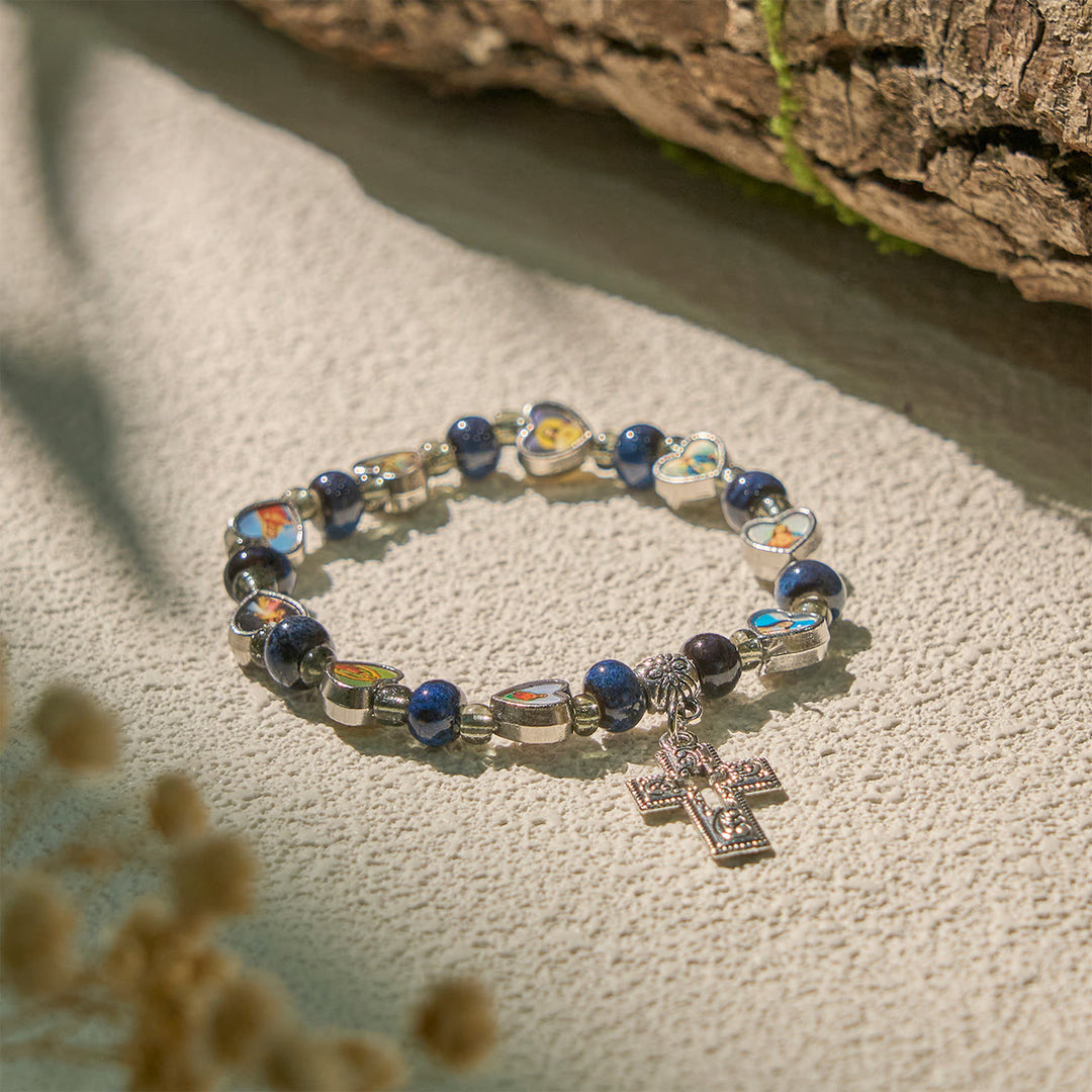 Christianartworkshop Bunte Armbänder aus Glas- und Keramikperlen mit Kreuz- und Heiligenherzanhängern - Blau - image 8