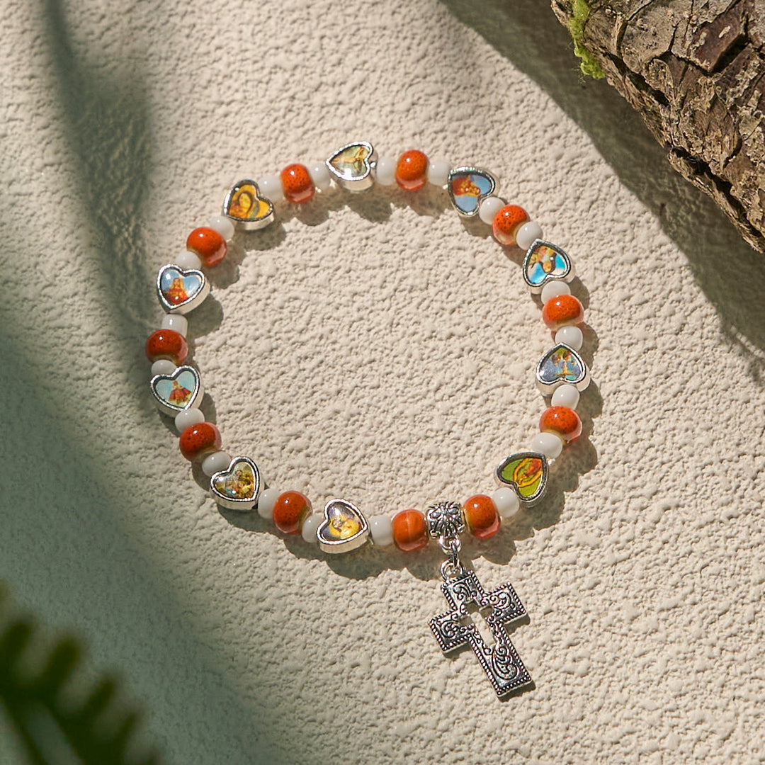 Christianartworkshop Bunte Glas- und Keramikperlenarmbänder mit Kreuz- und Heiligenherzanhängern - image 15
