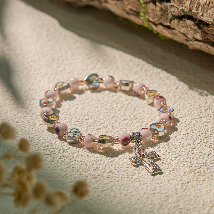 Christianartworkshop Bunte Armbänder aus Glas- und Keramikperlen mit Kreuz- und Heiligenherzanhängern - Rosa - image 4