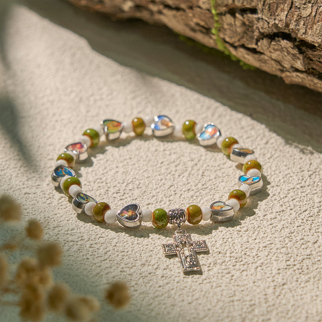 Christianartworkshop Bunte Armbänder aus Glas- und Keramikperlen mit Kreuz- und Heiligenherzanhängern - Grün - image 0