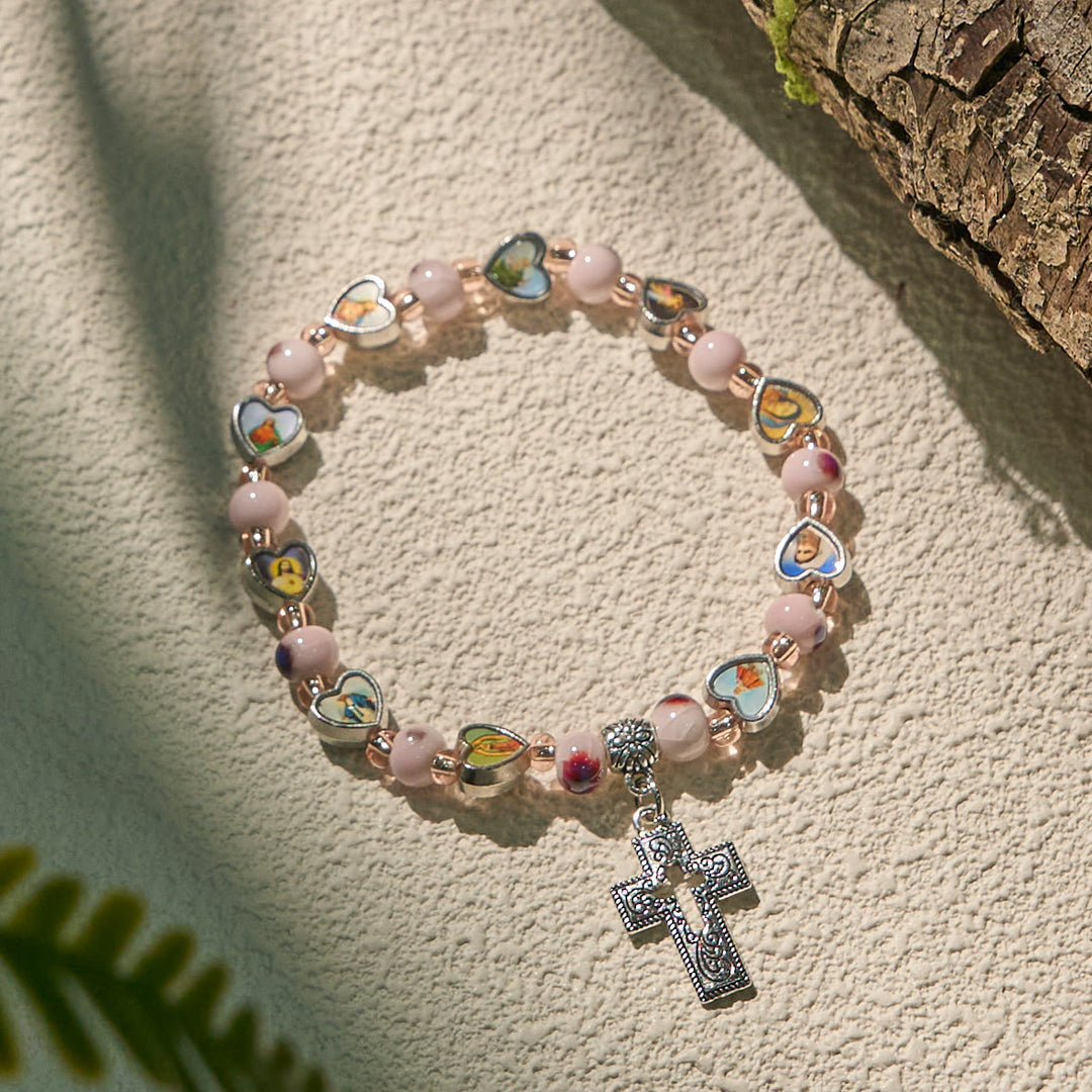 Christianartworkshop Bunte Glas- und Keramikperlenarmbänder mit Kreuz- und Heiligenherzanhängern - image 7