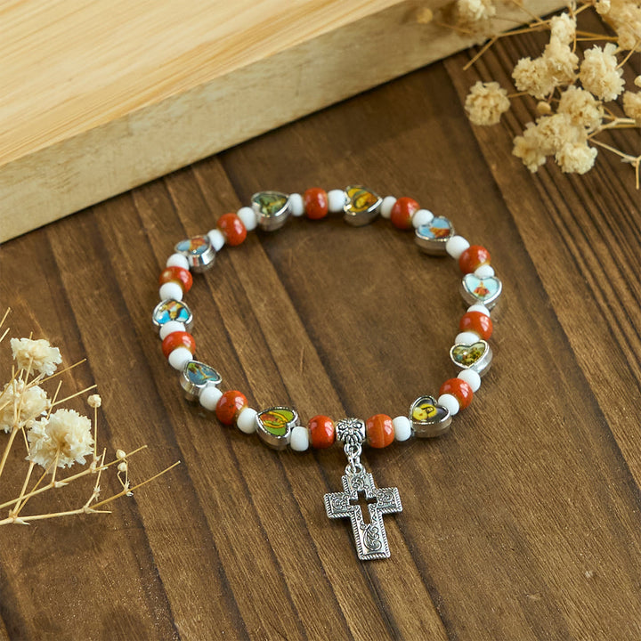 Christianartworkshop Bunte Glas- und Keramikperlenarmbänder mit Kreuz- und Heiligenherzanhängern - image 16