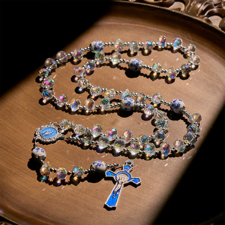 Christianartworkshop Rosenkranz aus glänzendem Kristall und blauen Blumenperlen mit Emaille-Kruzifix und Unserer Lieben Frau - Unsere Liebe Frau & Kruzifix - image 0