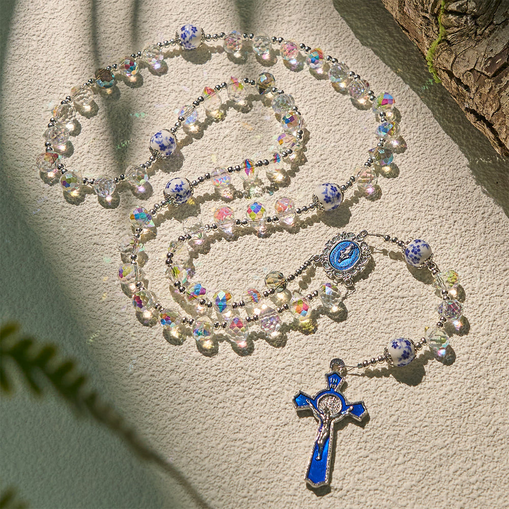 Christianartworkshop Rosenkranz aus glänzendem Kristall und blauen Blumenperlen mit Emaille-Kruzifix und Unserer Lieben Frau - image 2