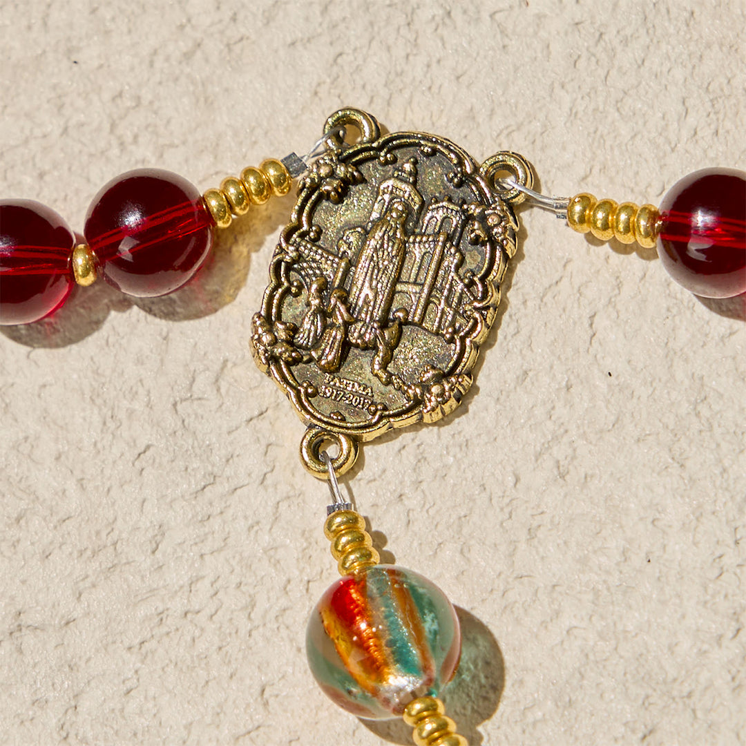 Christianartworkshop Rosenkranz Unserer Lieben Frau von Fatima mit weinroten und leuchtenden Regenbogenperlen der Gnade - image 8