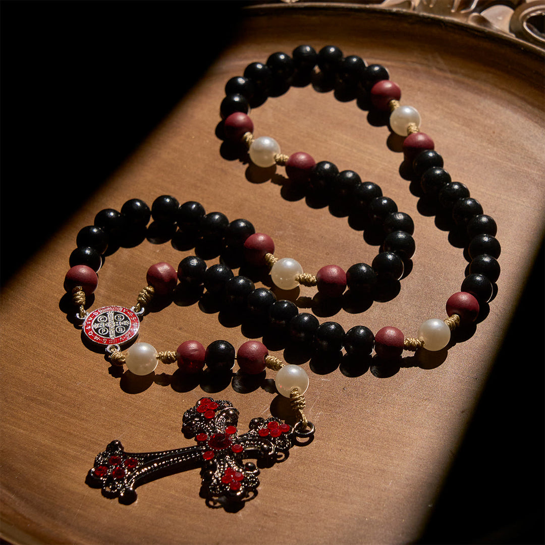 Christianartworkshop Andachts-Rosenkranz in Schwarz und Rot mit dem Segen des Heiligen Benedikt und einem roten, verzierten Kreuz - image 4