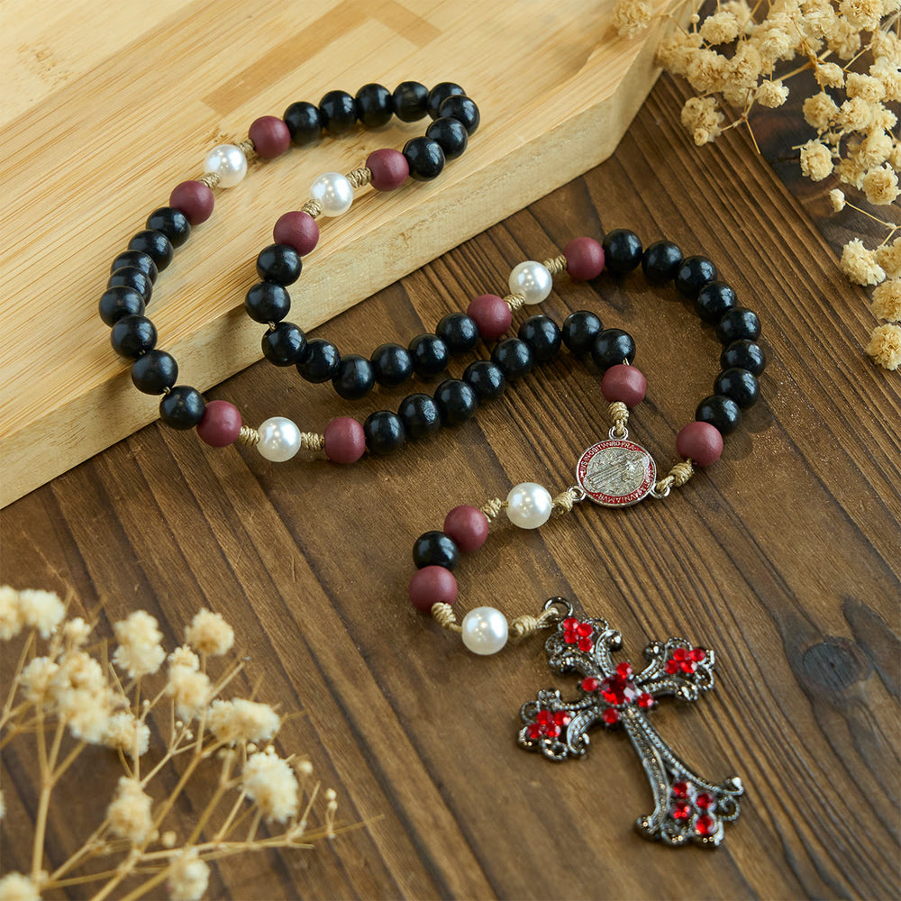 Christianartworkshop Andachts-Rosenkranz in Schwarz und Rot mit dem Segen des Heiligen Benedikt und einem roten, verzierten Kreuz - image 1