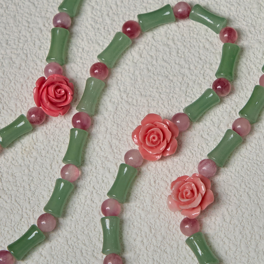 Christianartworkshop Friedlicher Rosenkranz aus Bambus und rosa Blumen mit Kruzifix und heiligem Kelch - image 9