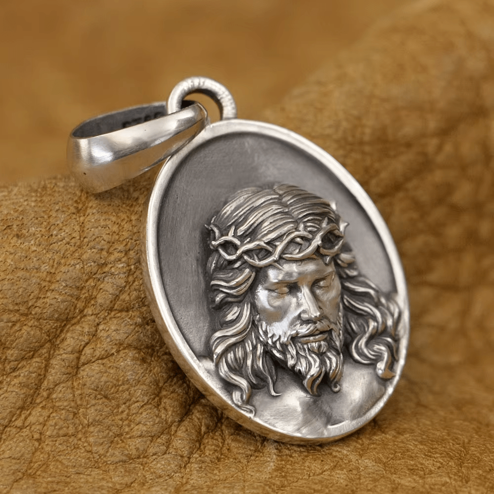 Christianartworkshop Halskette mit Jesus-Medaille in Form einer Dornenkrone aus 925er Silber: Eine Erinnerung an sein Opfer - image 6
