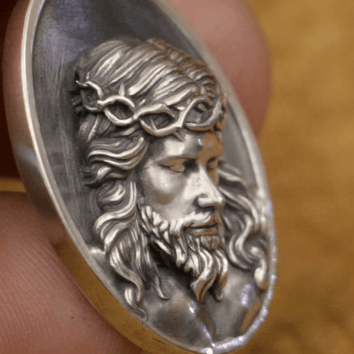 Christianartworkshop Halskette mit Jesus-Medaille in Form einer Dornenkrone aus 925er Silber: Eine Erinnerung an sein Opfer - image 7