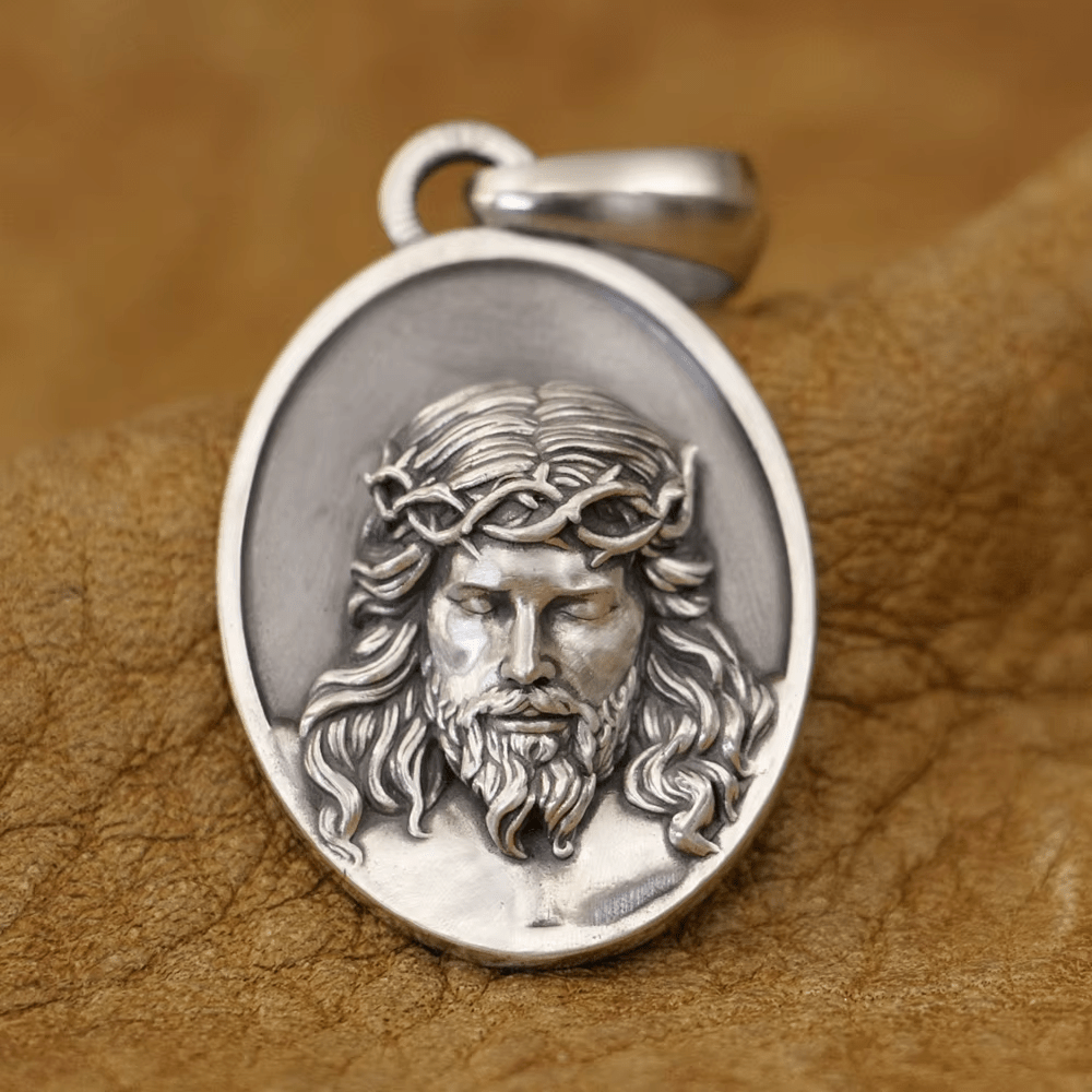 Christianartworkshop Halskette mit Jesus-Medaille in Form einer Dornenkrone aus 925er Silber: Eine Erinnerung an sein Opfer - Jesus - image 1