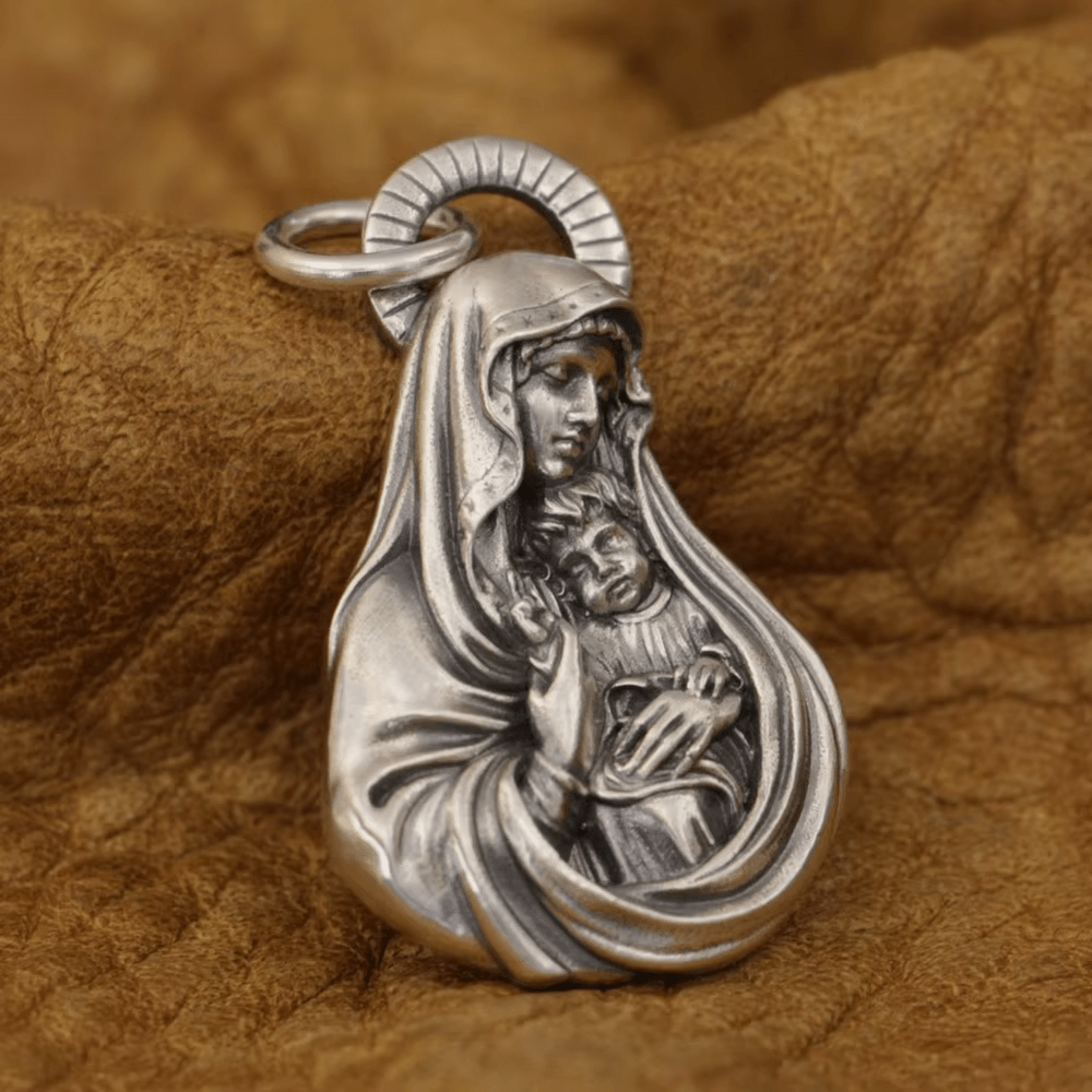 Christianartworkshop Halskette mit Andachtsanhänger „Heilige Madonna mit Kind“ in Vintage-Silber - S (27 mm) - image 1