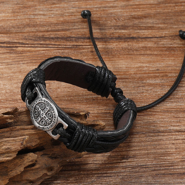Christianartworkshop Klassisches zweifarbiges Lederarmband mit dem Heiligen Benedikt: Symbol des Glaubens und des Mutes - image 7