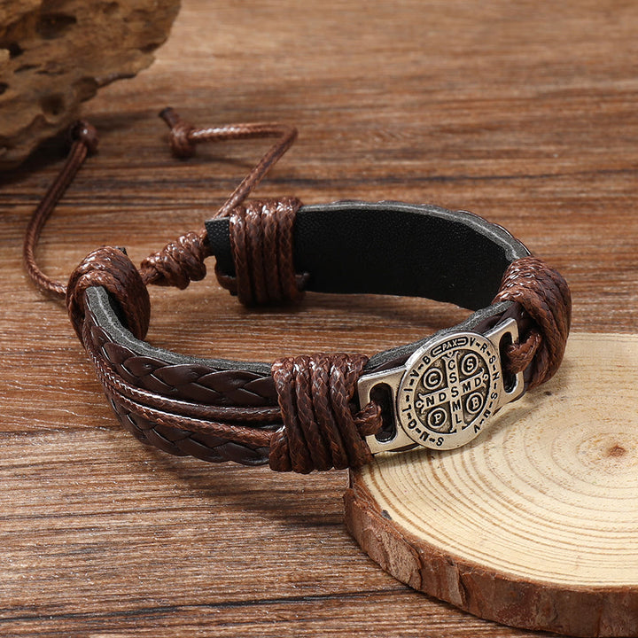 Christianartworkshop Klassisches zweifarbiges Lederarmband mit dem Heiligen Benedikt: Symbol des Glaubens und des Mutes - image 4