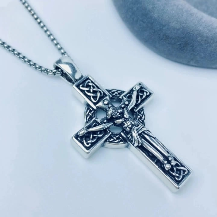 Christianartworkshop Halskette mit keltischem Knoten und Kruzifix-Anhänger „Eternal Faith“: Christus am Kreuz - image 3