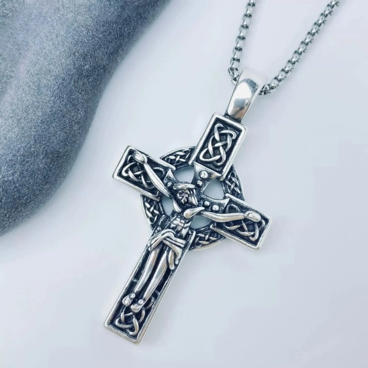 Christianartworkshop Halskette mit keltischem Knoten und Kruzifix-Anhänger „Eternal Faith“: Christus am Kreuz - image 2