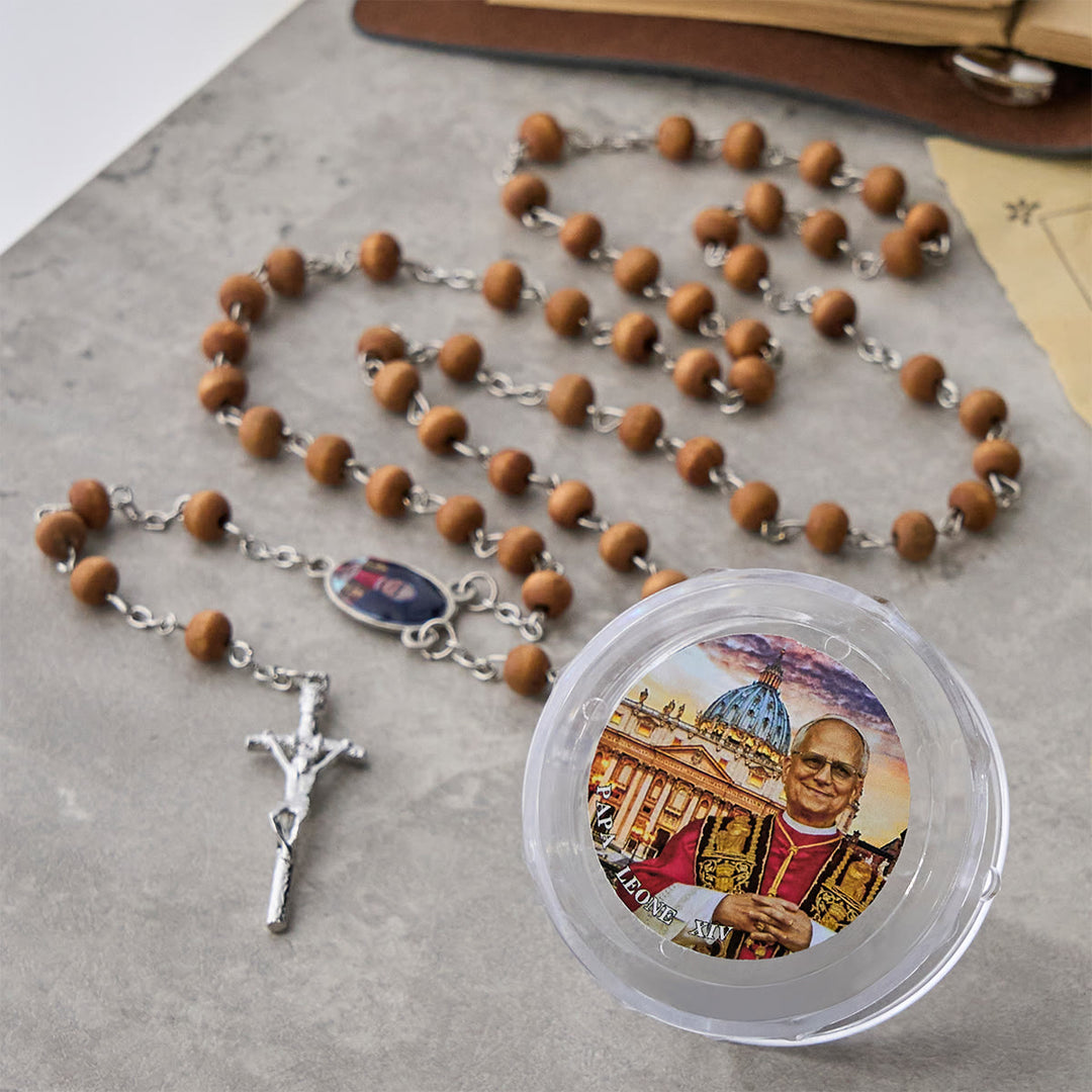 Christianartworkshop Rosenkranz aus roten Holzperlen zum Gedenken an Papst Leo XIV.: Ein spiritueller Schatz - image 11
