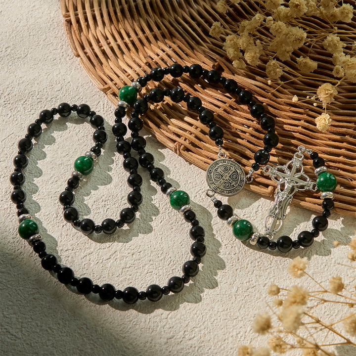 Christianartworkshop St. Benedikt und Kruzifix aus 8 mm Obsidian und Jade, handgefertigter Rosenkranz aus Perlen – Glaube und heilige Verbindung - image 3