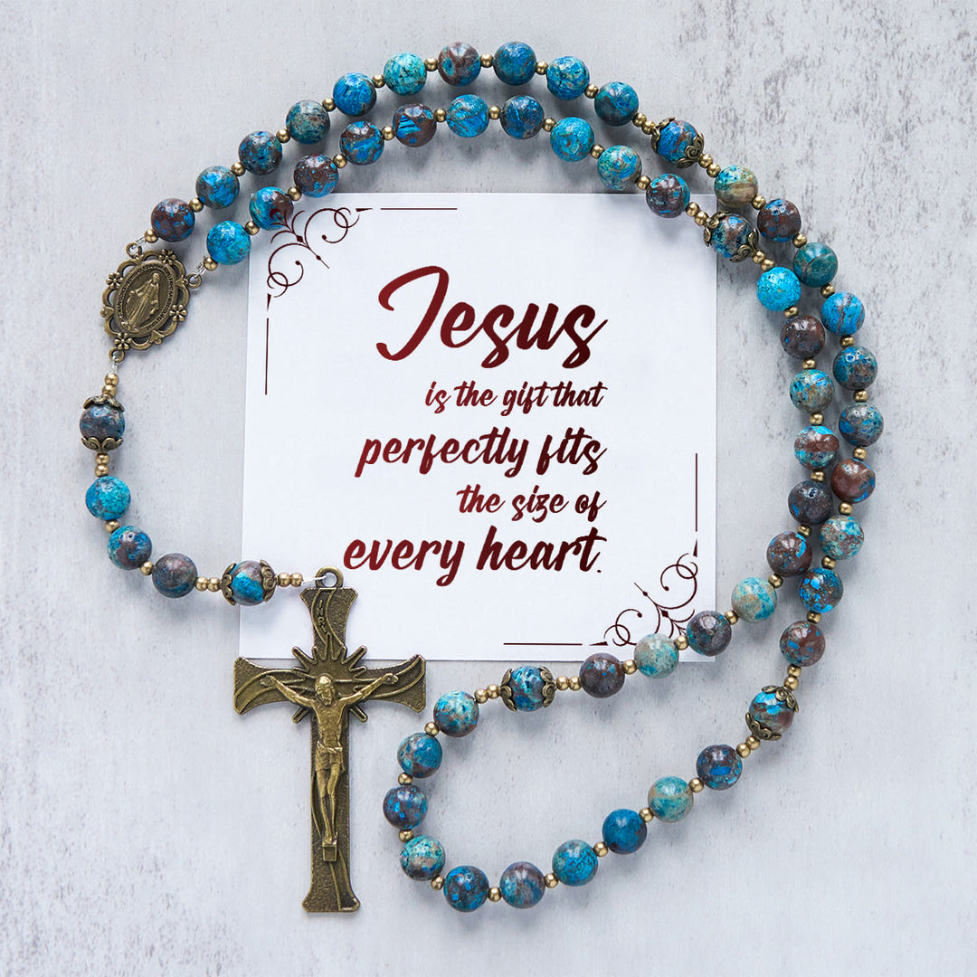 Christianartworkshop „Jesus ist das Geschenk“: Blaue Perlen mit Muster, handgefertigter Rosenkranz aus echtem Larimar-Stein - Jesus ist das Geschenk - image 1