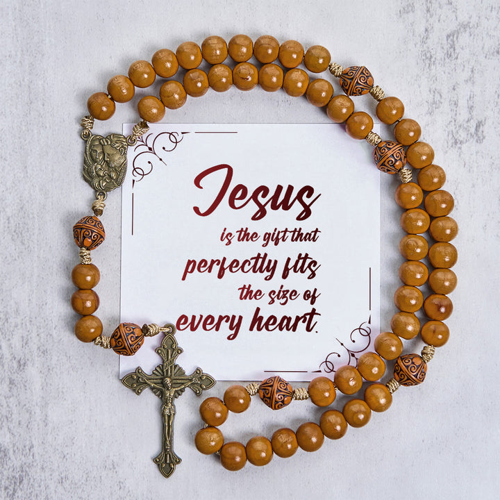 Christianartworkshop Jesus ist das Geschenk: 10 mm Olivenholzperle, handgefertigter Rosenkranz mit Geschenkkarte - Jesus ist das Geschenk - image 1