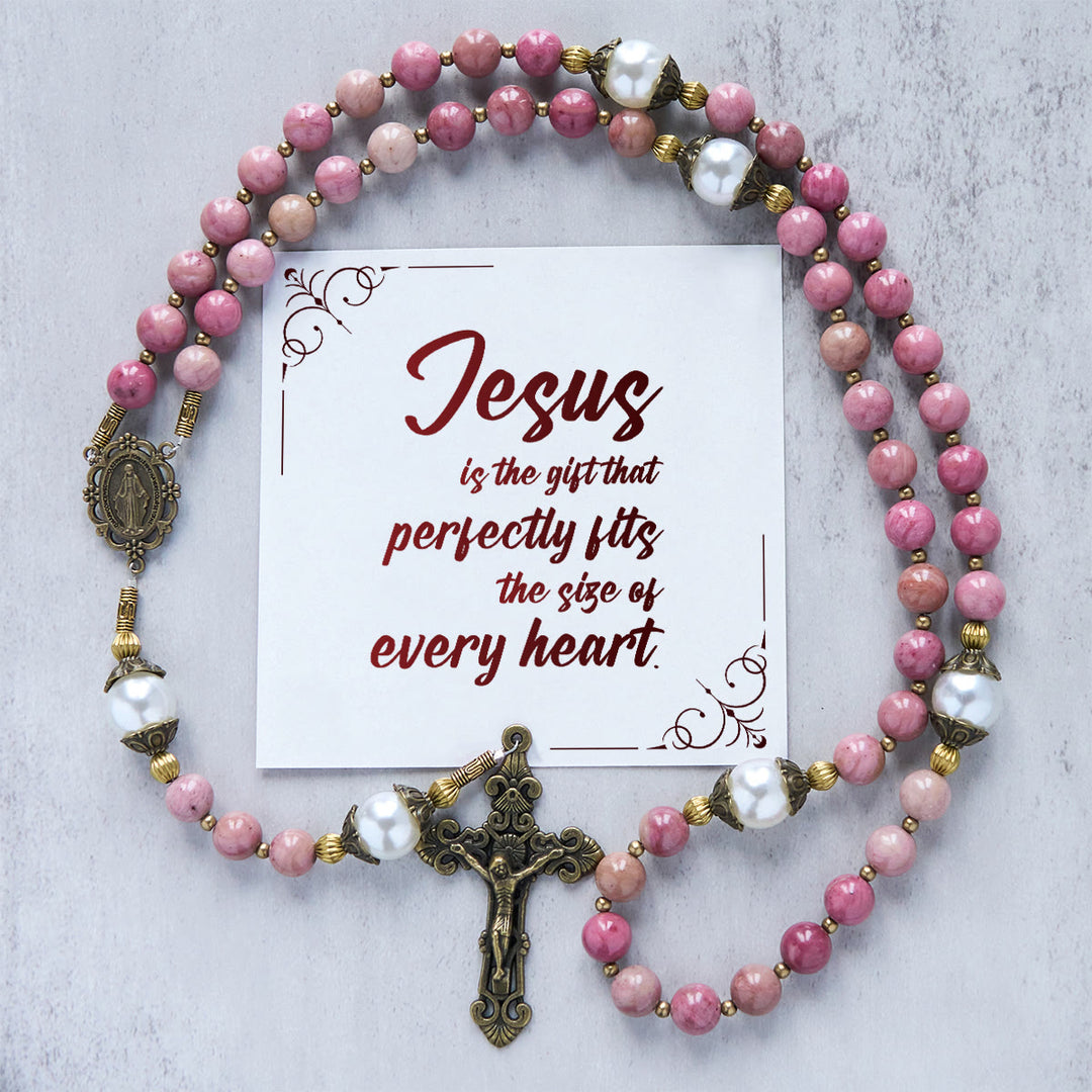 Christianartworkshop Jesus ist das Geschenk: Natürlicher roter Holzaderstein, handgefertigter Rosenkranz mit Geschenkkarte - Jesus ist das Geschenk - image 1