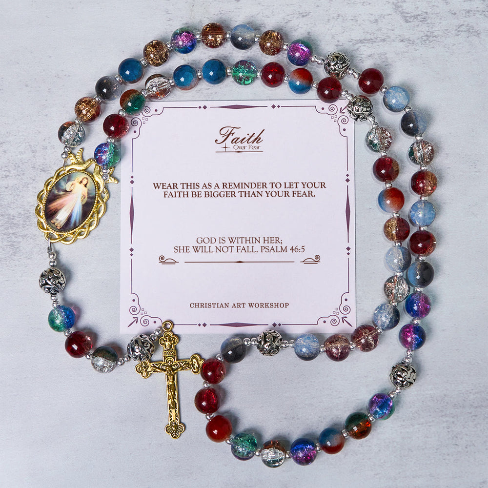 Christianartworkshop GEBETSVOLLER GLAUBE: Handgefertigter Rosenkranz mit mehrfarbigen Glasperlen und Messingkruzifix in Farbverlaufsform mit Geschenkkarte - GLAUBE STATT ANGST - image 2