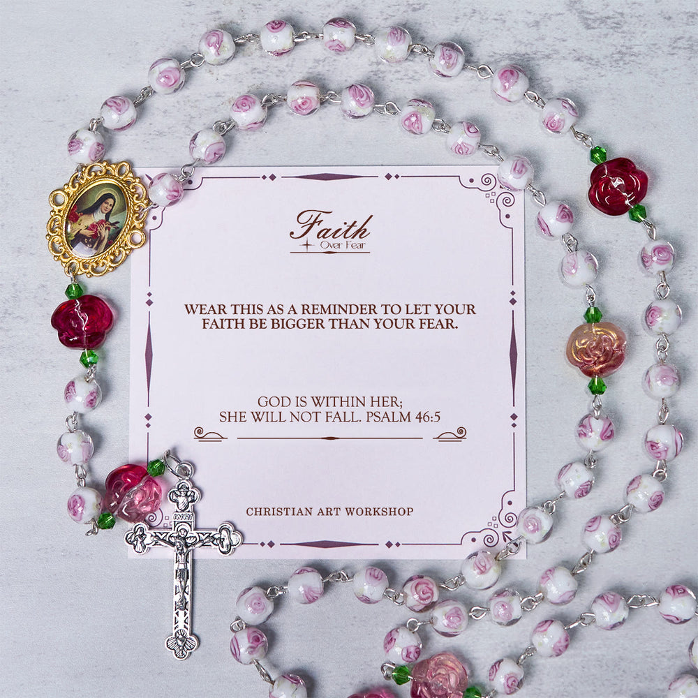 Christianartworkshop GEBETSVOLLER GLAUBE: Handgefertigter Rosenkranz mit floraler Eleganz aus Rosen und Elfenbein mit Geschenkkarte - GLAUBE STATT ANGST - image 2