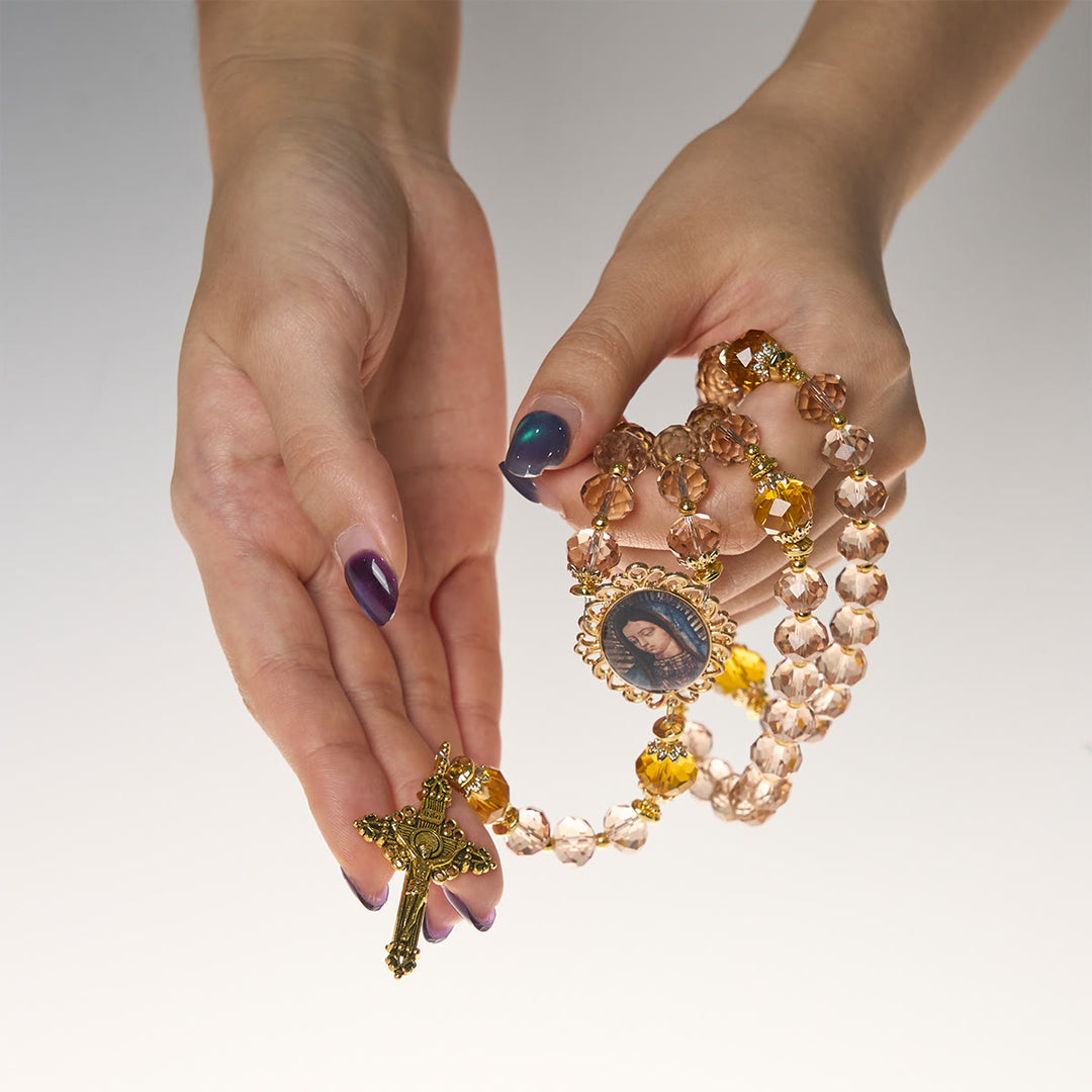 Christianartworkshop Rosenkranz aus schimmernden Bernsteinperlen mit anmutiger Medaille Unserer Lieben Frau von Guadalupe - image 10