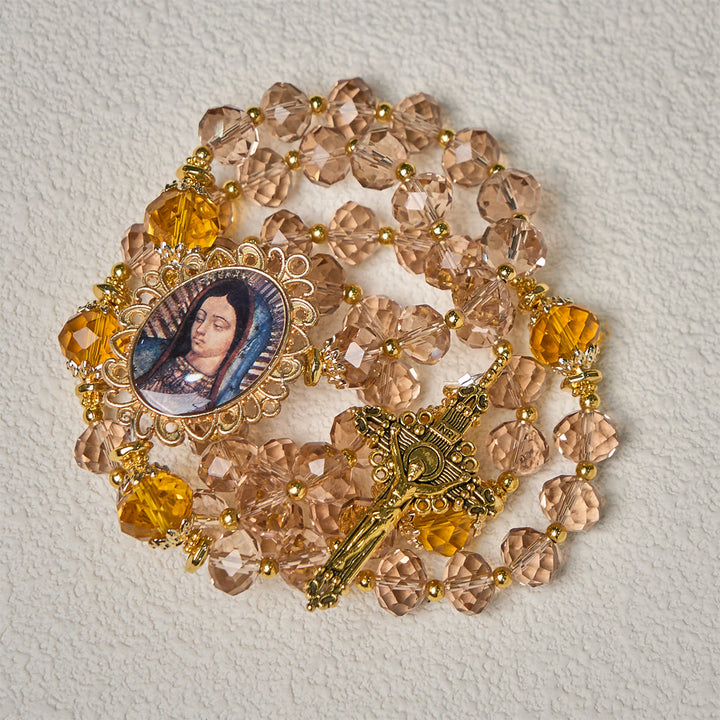 Christianartworkshop Rosenkranz aus schimmernden Bernsteinperlen mit anmutiger Medaille Unserer Lieben Frau von Guadalupe - image 9