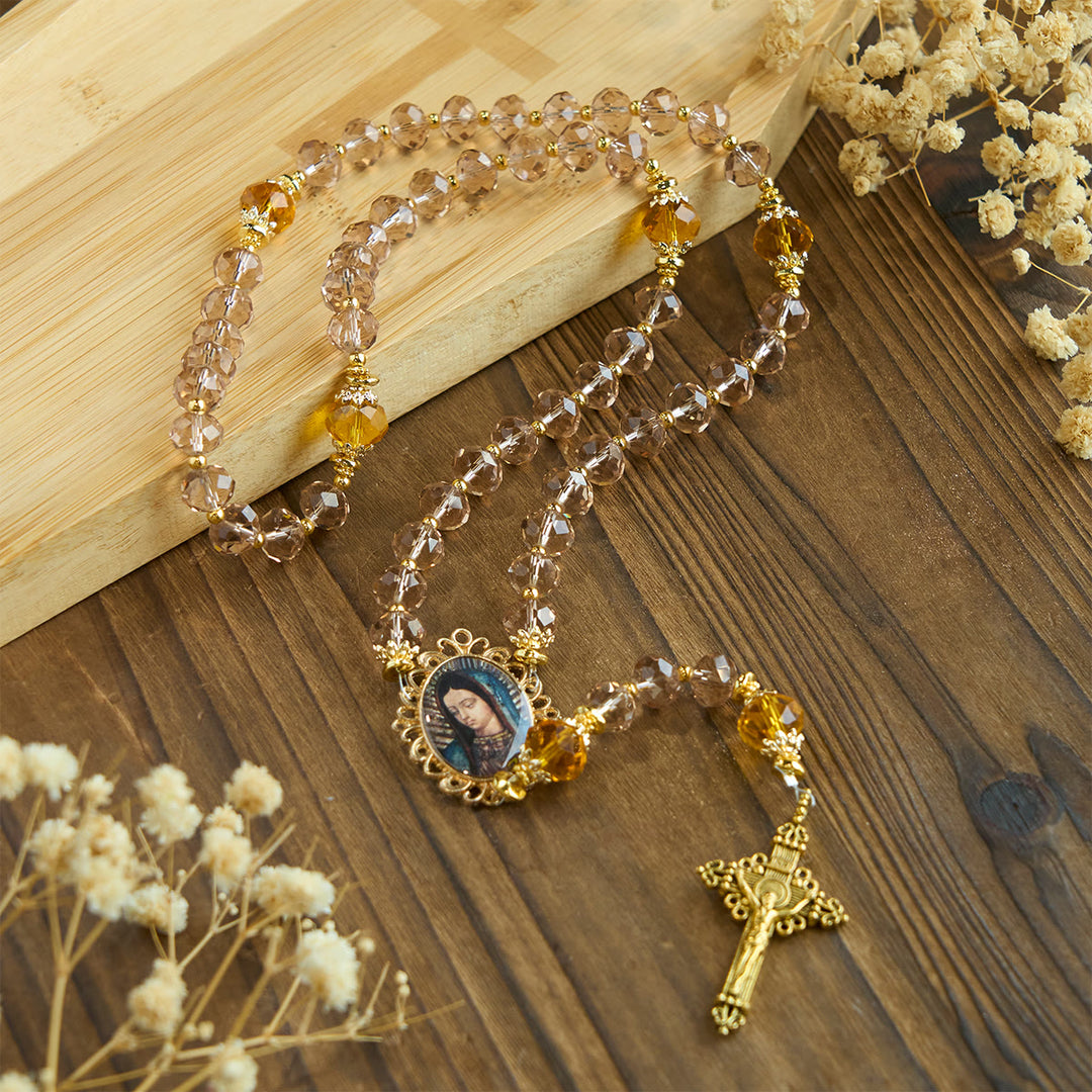 Christianartworkshop Rosenkranz aus schimmernden Bernsteinperlen mit anmutiger Medaille Unserer Lieben Frau von Guadalupe - image 5