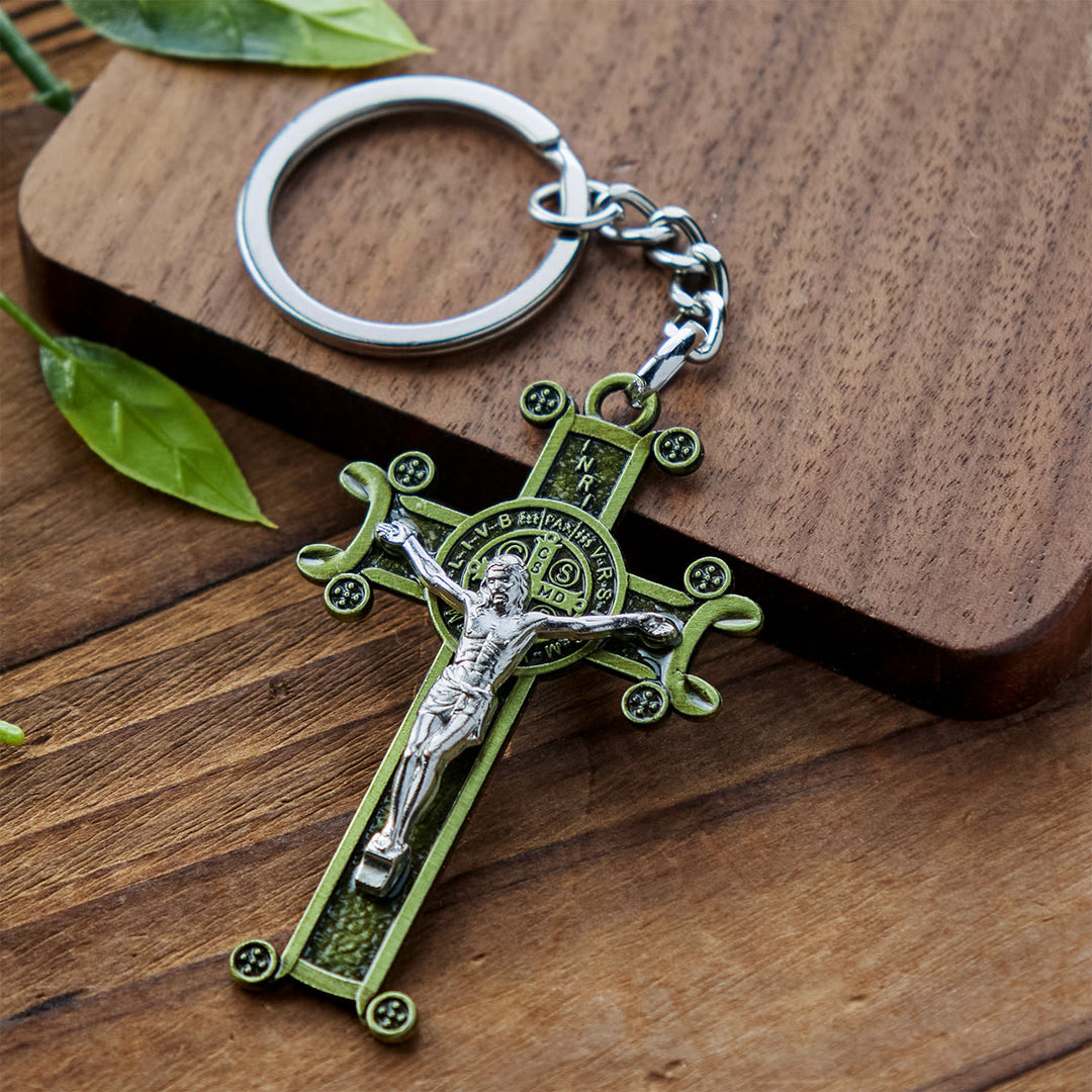 Christianartworkshop Kruzifix in Antik-Grün und Antik-Silber mit Schlüsselanhänger des Heiligen Benedikt - Antikgrün - image 1