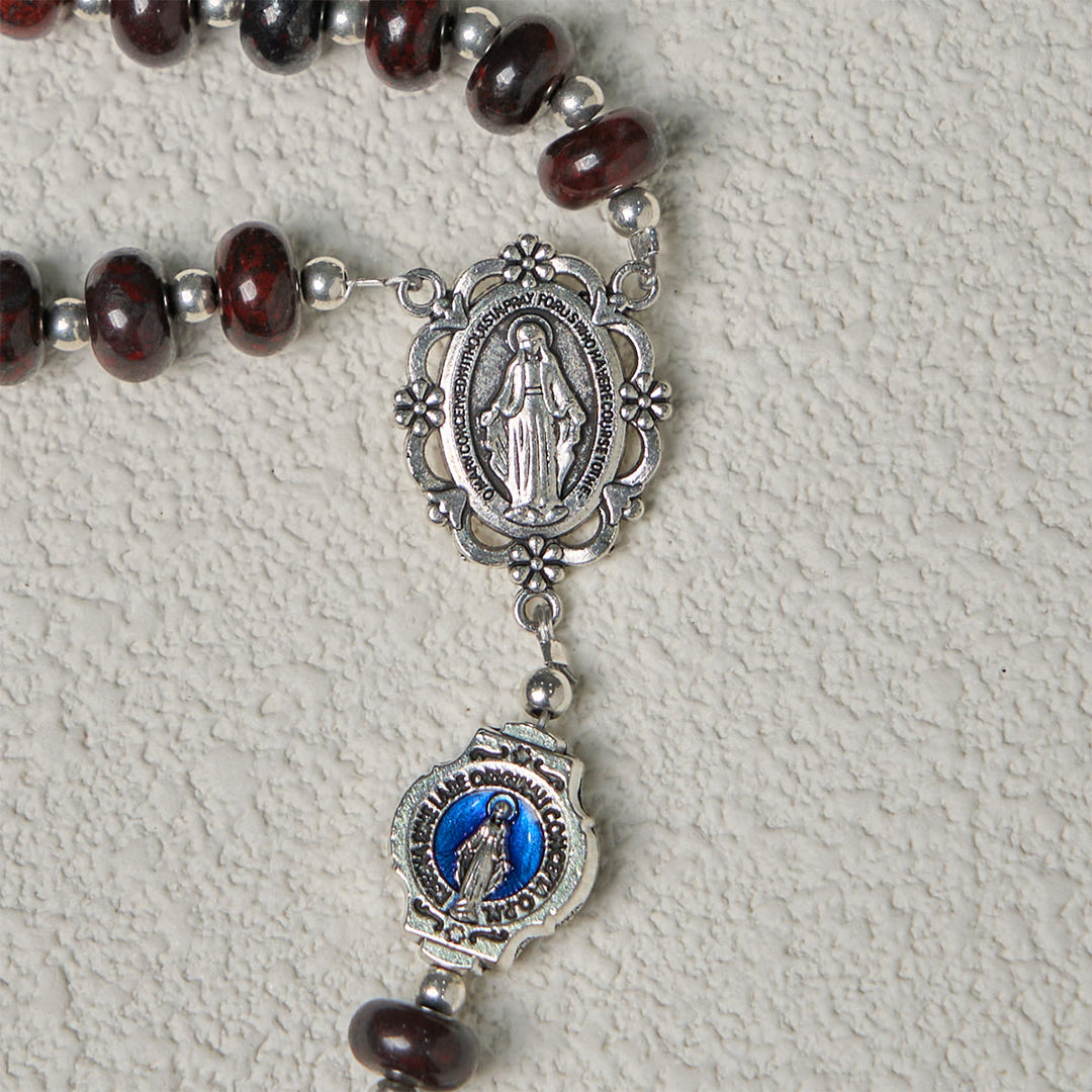 Christianartworkshop Handgefertigter dunkelbrauner Rosenkranz mit blauen Emaille-Medaillen und Kruzifix Unserer Lieben Frau - image 8