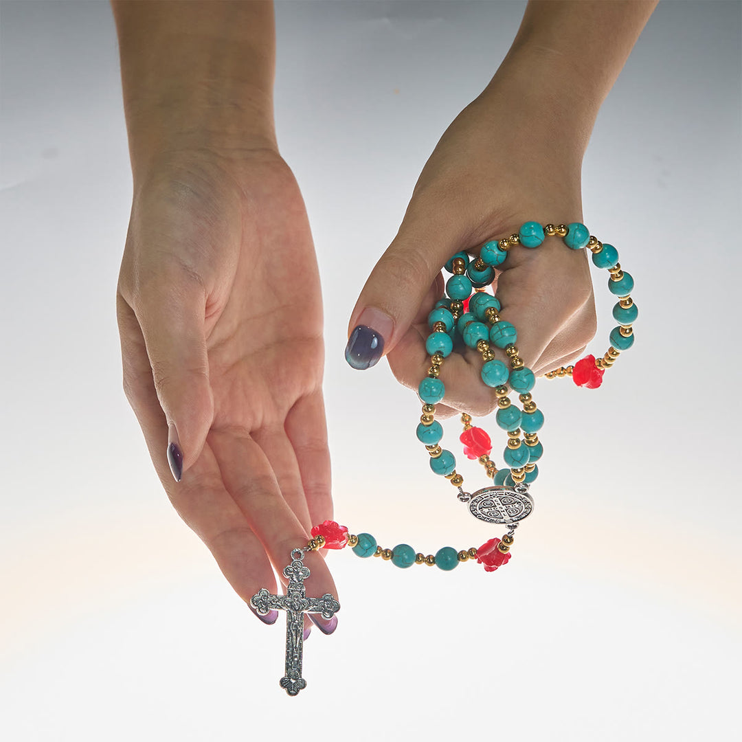 Christianartworkshop Eleganter Rosenkranz mit roten und blauen Rosen und türkisfarbenen Perlen: Gesegnet von Unserer Lieben Frau und dem Heiligen Benedikt - image 1