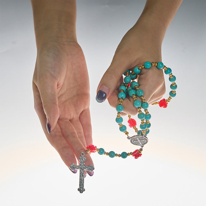 Christianartworkshop Eleganter Rosenkranz mit roten und blauen Rosen und türkisfarbenen Perlen: Gesegnet von Unserer Lieben Frau und dem Heiligen Benedikt - image 1