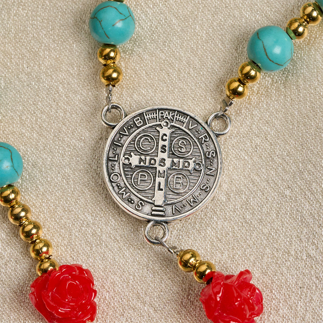 Christianartworkshop Eleganter Rosenkranz mit roten und blauen Rosen und türkisfarbenen Perlen: Gesegnet von Unserer Lieben Frau und dem Heiligen Benedikt - image 8