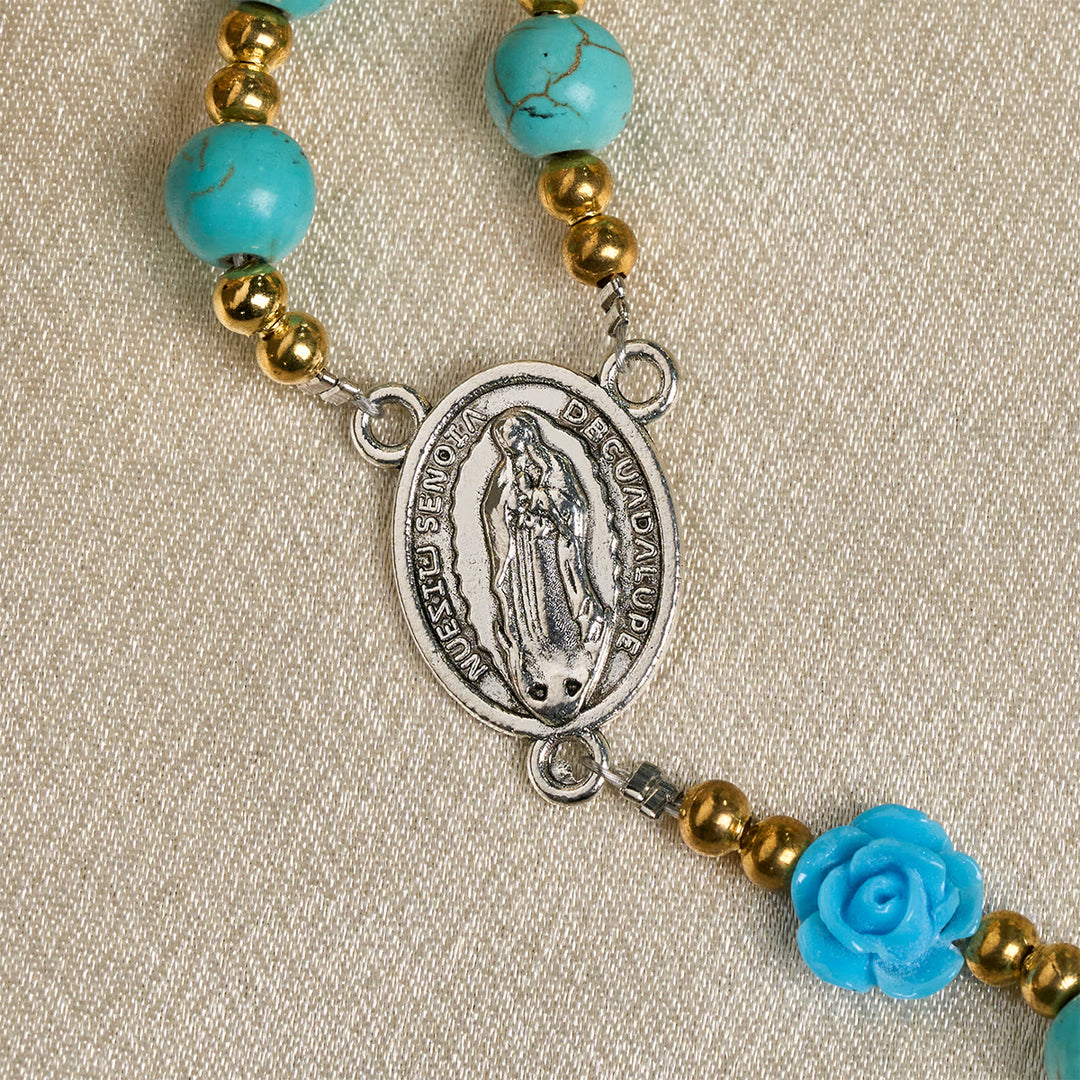 Christianartworkshop Eleganter Rosenkranz mit roten und blauen Rosen und türkisfarbenen Perlen: Gesegnet von Unserer Lieben Frau und dem Heiligen Benedikt - image 18