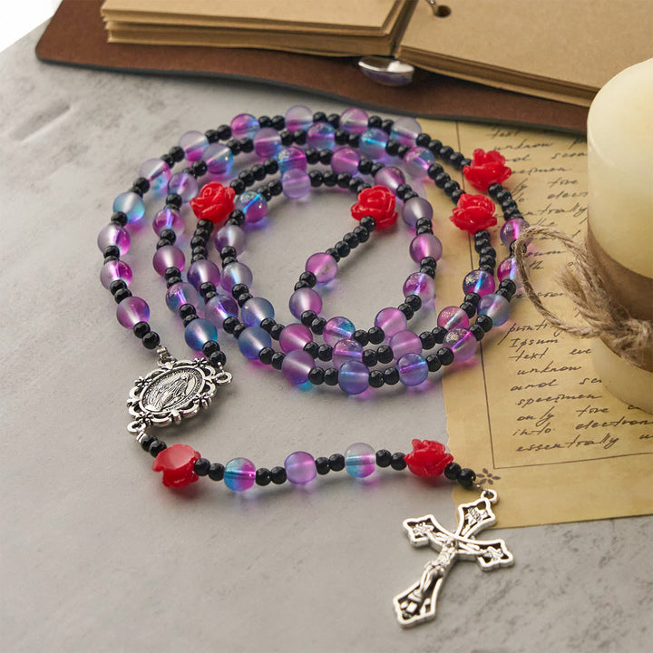 Christianartworkshop Mystischer Rosenkranz aus mattierten lila-blauen Perlen mit roten Rosen und wundertätiger Medaille - image 3