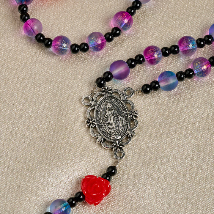 Christianartworkshop Mystischer Rosenkranz aus mattierten lila-blauen Perlen mit roten Rosen und wundertätiger Medaille - image 7