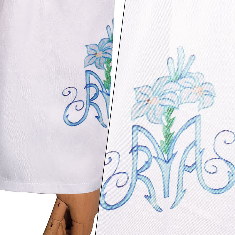 Christianartworkshop Anmutige weiße Priesterrobe mit hohem Kragen und blauem Lilien-Blumenmuster - image 6
