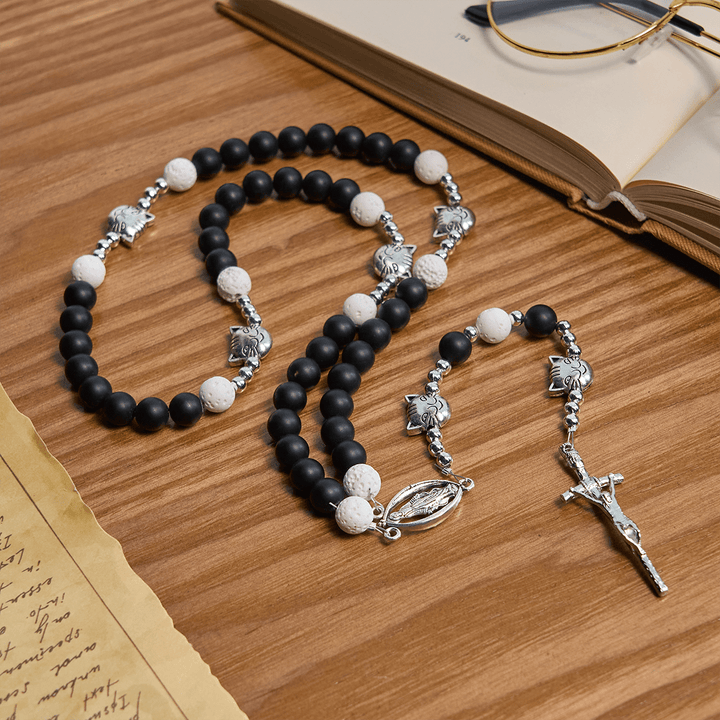 Christianartworkshop Mattschwarzer und weißer Lavastein mit Katzen- und Kuh-Chrams-Armband und Tier-Rosenkranz - image 5