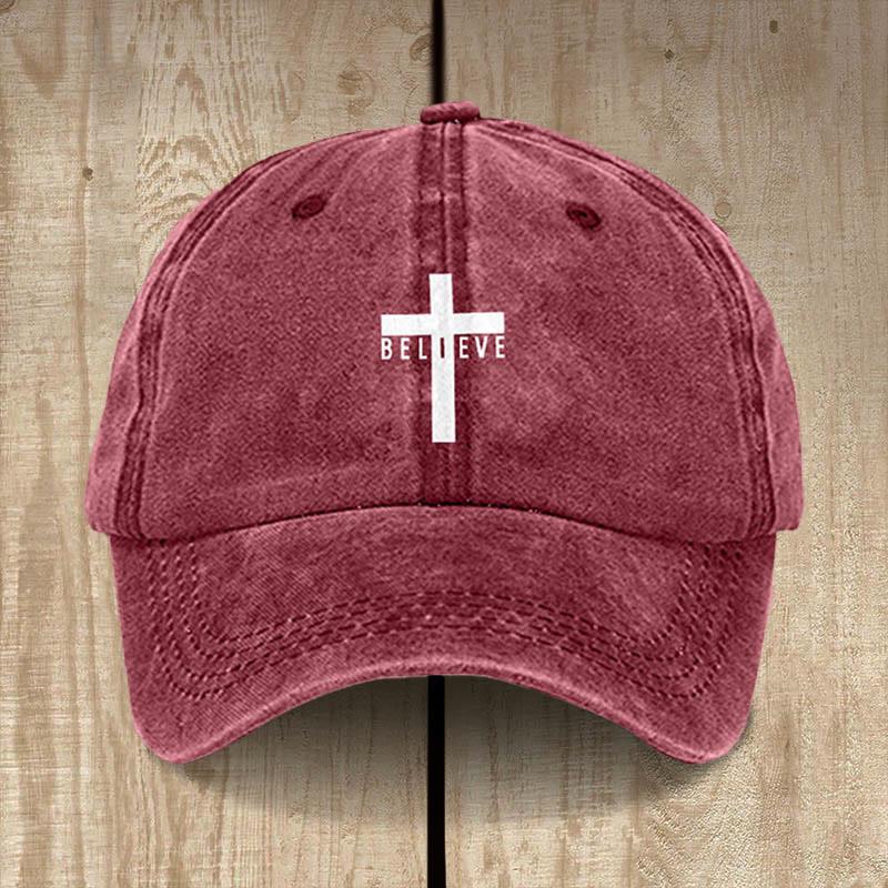 Minimalistische Baseballkappe mit Kreuz und dem Glauben an Christus – Christliche Kunstwerkstatt – für den Alltag - Wein - image 0