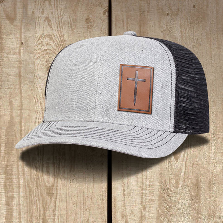 Christianartworkshop Faith Over Fear Nagelkreuz Lederaufnäher Faith Hat - Hellgrau - image 3