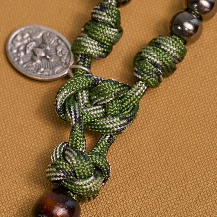 Christianartworkshop Robuster Paracord-Segensrosenkranz aus metallischen Perlen: Geschützt durch den Heiligen Geist und die göttliche Barmherzigkeit - image 6