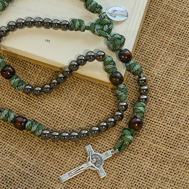 Christianartworkshop Robuster Paracord-Segensrosenkranz aus metallischen Perlen: Geschützt durch den Heiligen Geist und die göttliche Barmherzigkeit - image 5