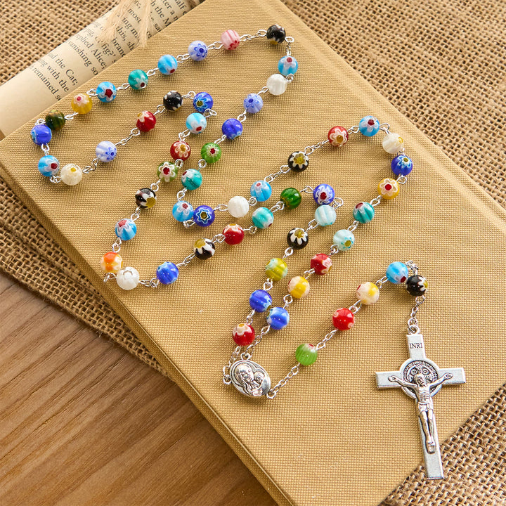 Christianartworkshop Rosenkranz aus Murano-Perlen mit buntem, lebendigem Blumenmuster und Madonna und Kind - image 1