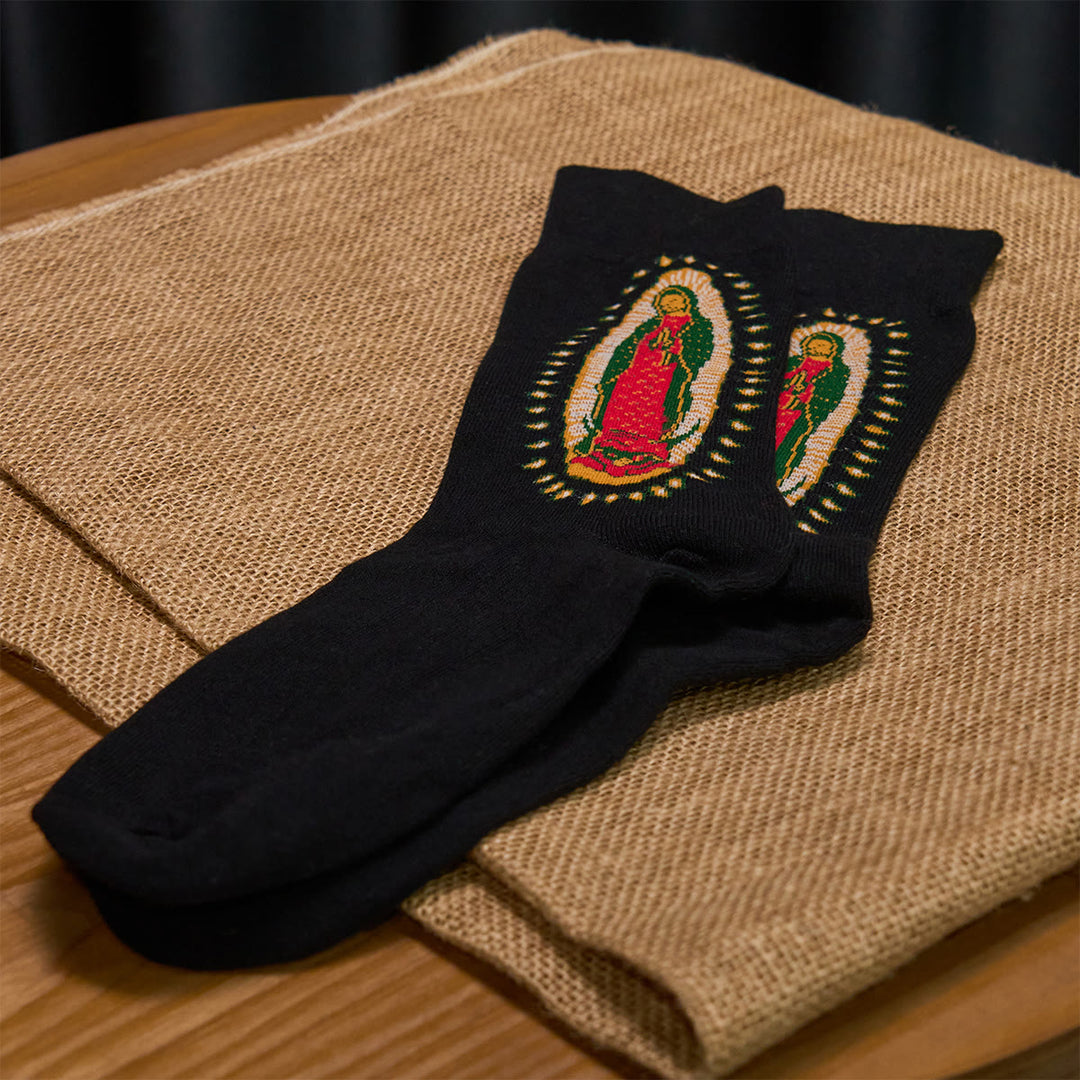 Christianartworkshop Schwarze religiöse Unisex-Crew-Socken mit der Jungfrau von Guadalupe: Retro-Design, exklusives Glaubensflair - image 5