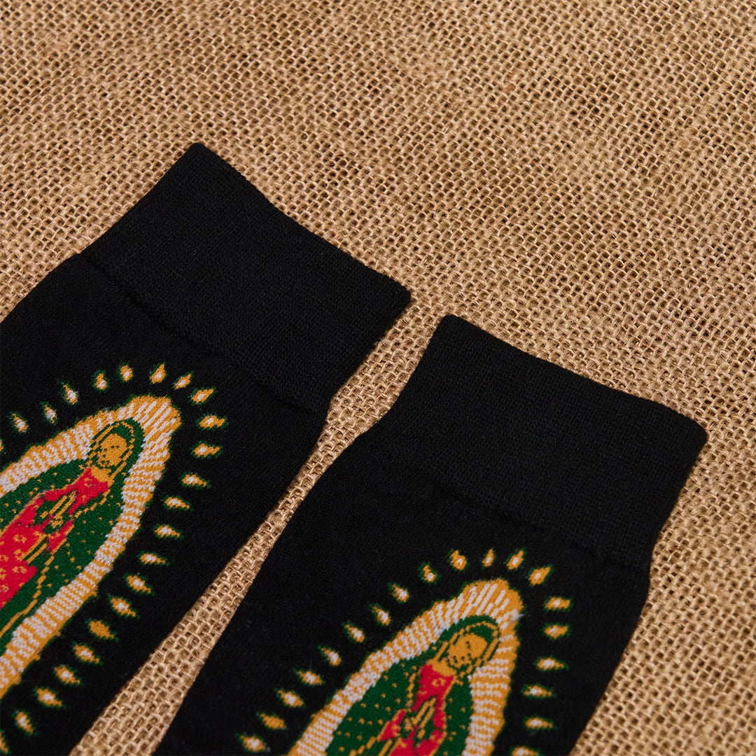 Christianartworkshop Schwarze religiöse Unisex-Crew-Socken mit der Jungfrau von Guadalupe: Retro-Design, exklusives Glaubensflair - image 4