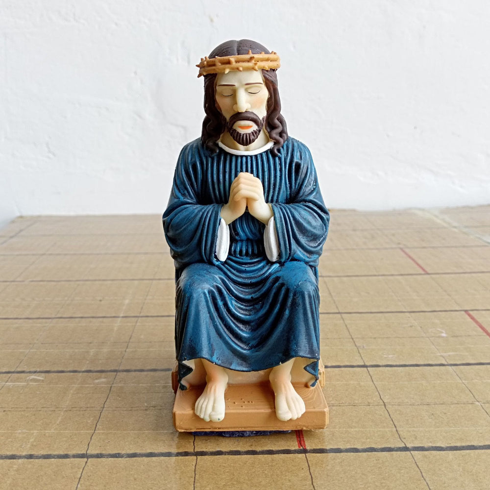 Christianartworkshop Klassische Figur aus Kunstharz, betender Jesus mit Dornenkrone: Ein zeitloser treuer Begleiter für Zuhause und Büro - image 1